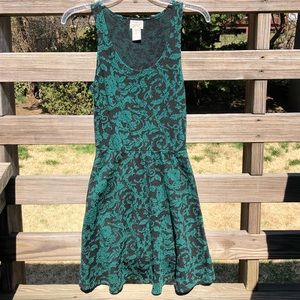 Sleeveless Green and Back Patterned Dress Small